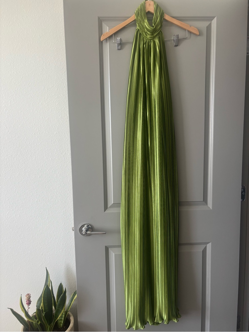 Lulu's Open back lime green dress
